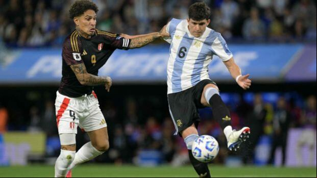 Paolo Guerrero enfrentó a Argentina en noviembre del 2024. Habría sido su último partido con la bicolor. (FOTO: AFP)