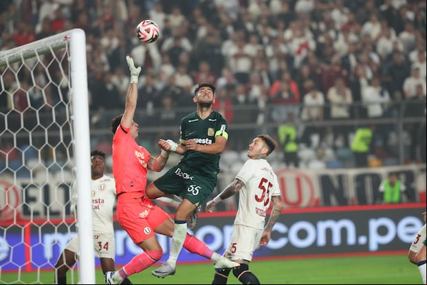 Sebastián Britos durante un clásico contra Alianza Lima. (Foto: GEC)