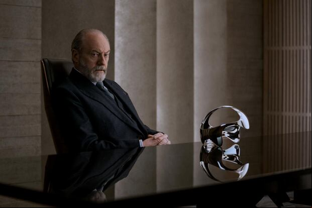 Liam Cunningham interpreta a Thomas Wade, líder de la operación de inteligencia para resolver la Trisolaris, en la serie " El problema de los 3 cuerpos" (Foto: Netflix)
