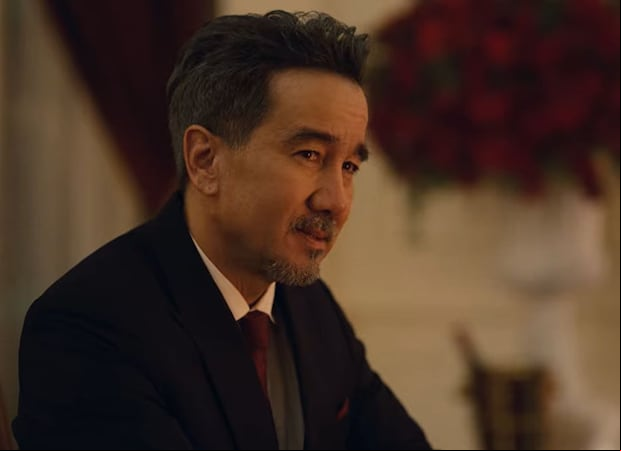El momento en el que Roongroj anuncia su decisión de desposar a su sirvienta en "El señor de la casa" (Foto: Kantana Motion Picture Company)