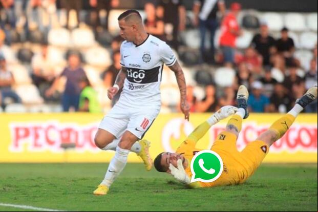 WHATSAPP | También el fútbol se ha visto involucrado en la caída de WhatsApp. (Foto: Memegenerator)