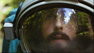 Cuáles son las diferencias entre el libro y la película “Spaceman” protagonizada por Adam Sandler