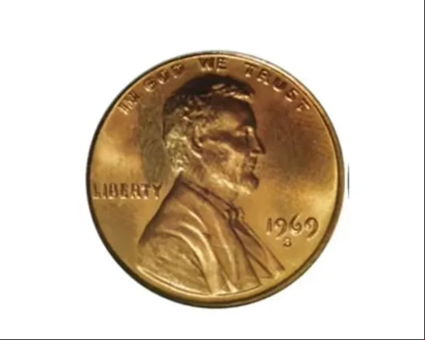 Esta es la moneda de 1 centavo que fue hallada por un niño de 8 años y que su valor está en 30 mil dólares (Foto: Eric Miller / TikTok)