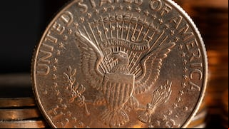 ¿Quieres ganar dinero extra? Conoce las 5 monedas de los años 70 que podrían ayudarte