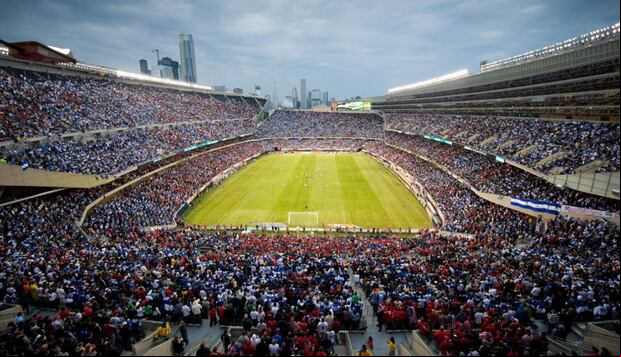 Soldier Field: El estadio de Chicago fue sede de la Copa del Mundo 1994 y en varias Copas de Oro de la CONCACAF. Fue inaugurado en 1924 y reinaugurado en 2003, contando con césped natural desde su inicio (de 1971 a 1987 pasó a tener artificial) | Foto: Pr