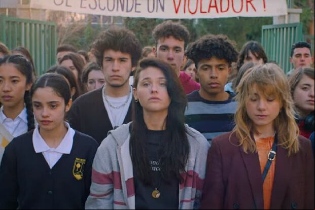 En la serie española "Ni una más" se cuenta un caso de una joven denunciando que en la escuela en la que estudia hay un agresor sexual (Foto: Netflix)