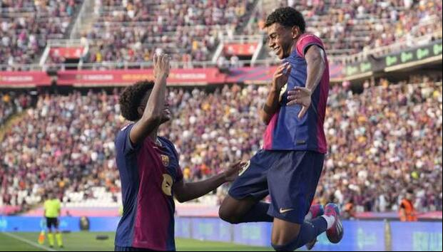 Yamal juega su tercera temporada profesional con el Barcelona. (Foto: EFE)