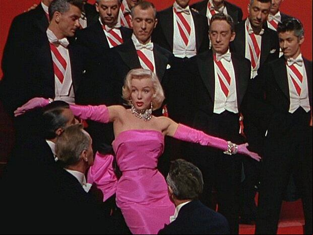 Marilyn Monroe en el famoso video 'Diamonds are a girl's best friend' de la película "Gentlemen Prefer Blondes" (Foto: 20th Century Fox)