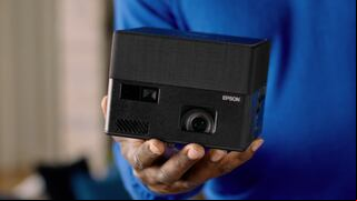 EpiqVision Mini EF12: qué ofrece el proyector de Epson que bien compite contra un Smart TV