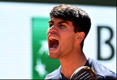 Carlos Alcaraz a la final del Roland Garros: venció 3-2 a Jannik Sinner - Resumen