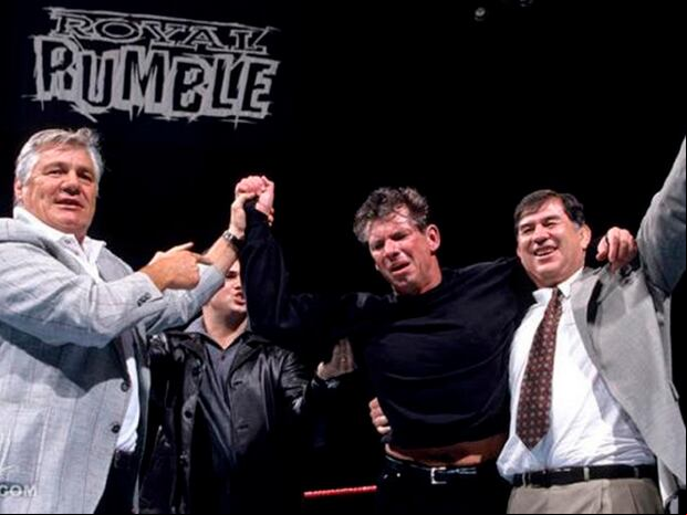 El triunfo de Vince McMahon fue uno de los más polémicos en la historia de Royal Rumble. (Foto: WWE)