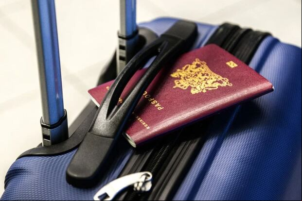 Para viajar, además del permiso, debes tener tu pasaporte vigente (Foto: Pixabay)