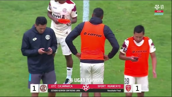 Tensa espera de los jugadores de UTC para conocer si se mantenían en Primera División. (Video: L1 MAX)