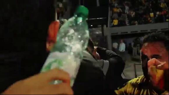 Peñarol celebrando victoria ante Liverpool. (Video: Twitter)