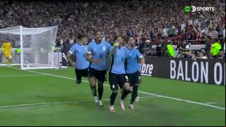 ¡Como un cazador en el área! El gol de Mathías Olivera para el 1-0 de Uruguay