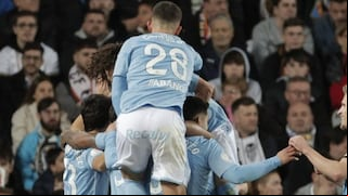 ¡Con lujo de Tapia! Peruano participó en el gol de Douvikas para el 3-1 de Celta vs. Valencia