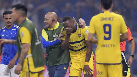 Luis Advíncula fue expulsado en Boca contra Cruzeiro. (Video: DSports)