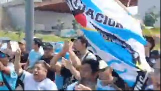 ¡Protestas contra la dirigencia! Hinchas de Sporting Cristal reclaman en las afueras del Gallardo