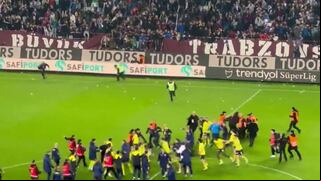 Escenas de shock: batalla campal entre jugadores del Fenerbahçe y ultras del Trabzonspor
