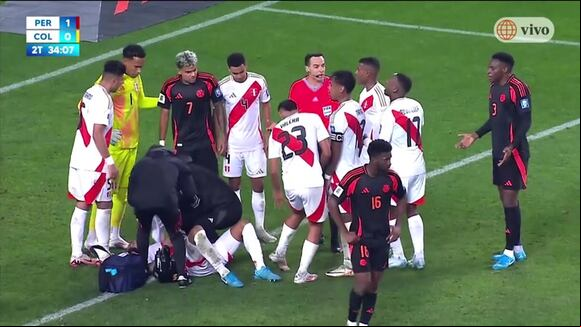 Falta contra Alexander Callens. (Vídeo: América TV).