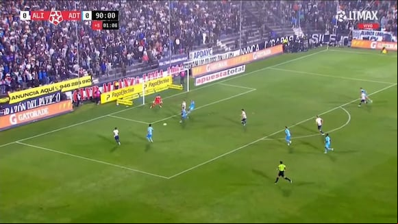Matían Succar y la chance frente al arco de ADT. (Video: L1 MAX)