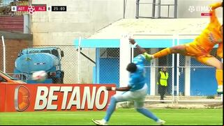 ¡A las duchas! Saravia fue expulsado del Alianza Lima vs ADT tras escalofriante falta a Quiñónez