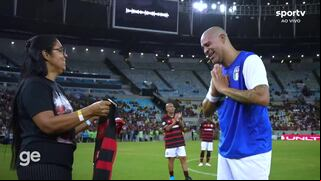 ¡Rompió en llanto! El mensaje del fallecido padre de Adriano en su despedida del fútbol