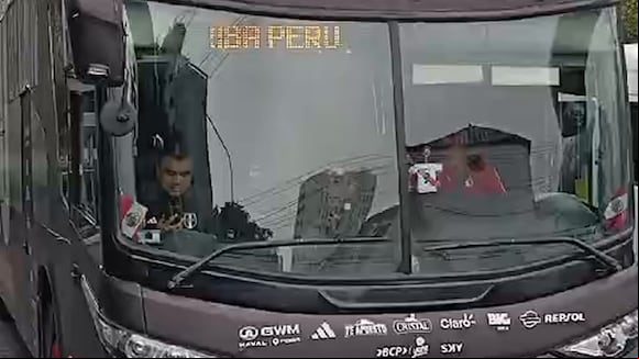 El bus de la Selección Peruana rumbo al aeropuerto Jorge Chávez. (Video: Wilmer Robles/Depor)