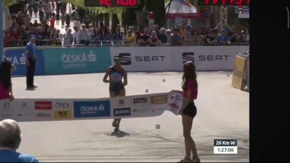 El momento en que Kimberly García cruza la meta. (Video: CzechAthletics)