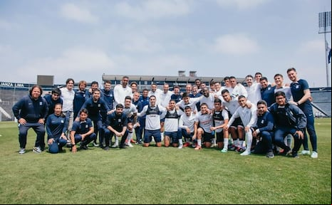¡Una leyenda en La Victoria! Alianza Lima recibió la visita de Teófilo Cubillas en Matute