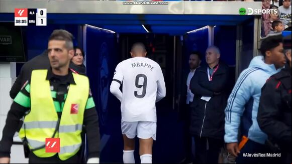 Kylian Mbappé se fue expulsado por una fuerte falta. (Video: DSports)