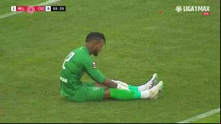 ¡Espectacular, Cáceda! Doble atajada para evitar el 1-1 de Cristal vs. Melgar
