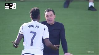 El careo entre Xavi y Vinícius en el Barcelona vs. Real Madrid: tensión en el Clásico