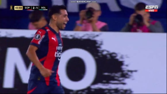 Gol de Federico Carrizo para el 2-1 de Cerro Porteño sobre Sporting Cristal. (Video: ESPN)