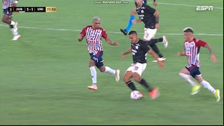 Casi desde mitad de cancha: el palo le negó un golazo a Valera en el Universitario vs. Junior