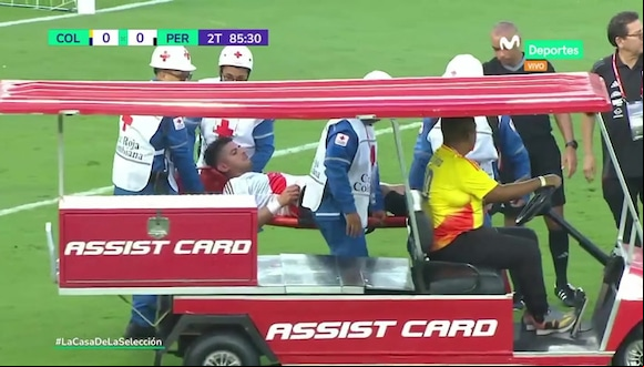 Carlos Zambrano fue retirado en camilla en el Perú vs Colombia. (Video: Movistar Deportes)