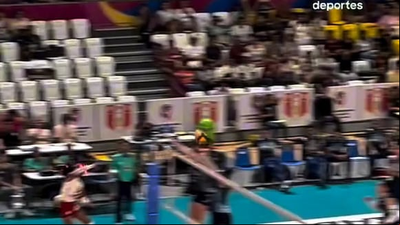Universitario de Deportes y Rebaza Acostan se enfrentan por los play-offs de la Liga Peruana de Voley. (Video: Latina TV)