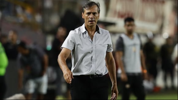 Fabián Bustos se quejó del arbitraje tras el triunfo de Universitario. (Video: Gianina González / Depor)