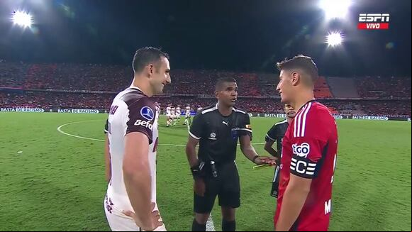 Elección de turno de penales entre Independiente Medellín y Lanús. (Vïdeo: ESPN).